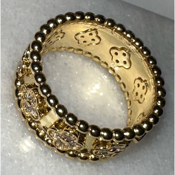 Stainless steel flower ring brand new - Picture 8 of 13